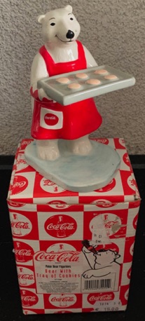 8062-2 (08150) € 15,00 coca cola beertje porselein kerst koekjes bakken
